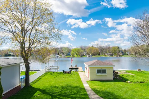 $1,299,000 | N29W27397 Peninsula Drive, Pewaukee, WI 53072