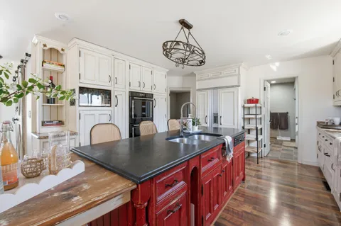 $1,299,000 | N29W27397 Peninsula Drive, Pewaukee, WI 53072