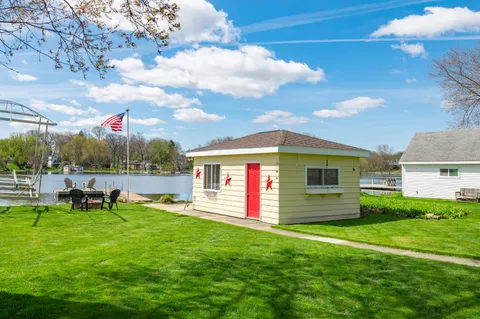 $1,299,000 | N29W27397 Peninsula Drive, Pewaukee, WI 53072