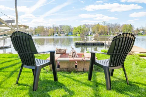 $1,299,000 | N29W27397 Peninsula Drive, Pewaukee, WI 53072
