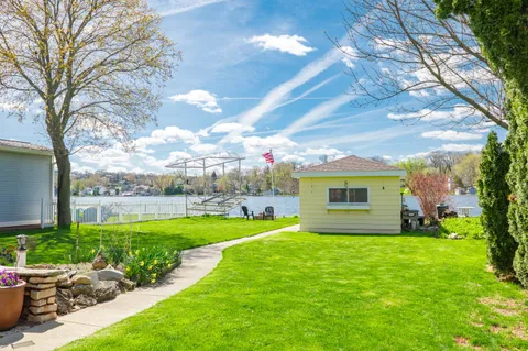 $1,299,000 | N29W27397 Peninsula Drive, Pewaukee, WI 53072