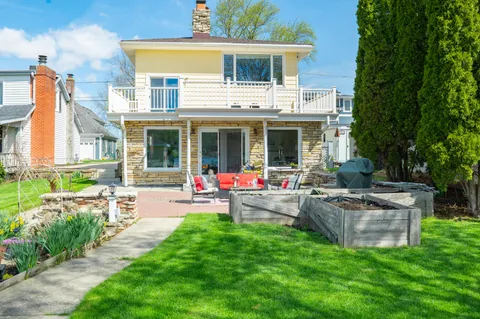 $1,299,000 | N29W27397 Peninsula Drive, Pewaukee, WI 53072