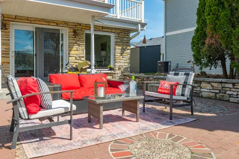 $1,299,000 | N29W27397 Peninsula Drive, Pewaukee, WI 53072