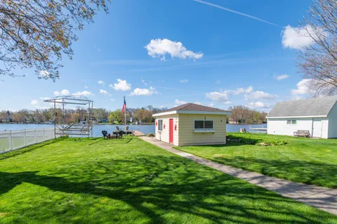 $1,299,000 | N29W27397 Peninsula Drive, Pewaukee, WI 53072
