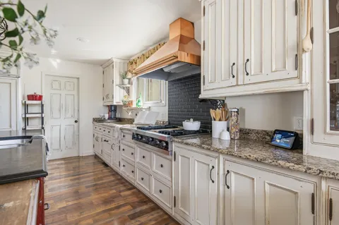 $1,299,000 | N29W27397 Peninsula Drive, Pewaukee, WI 53072