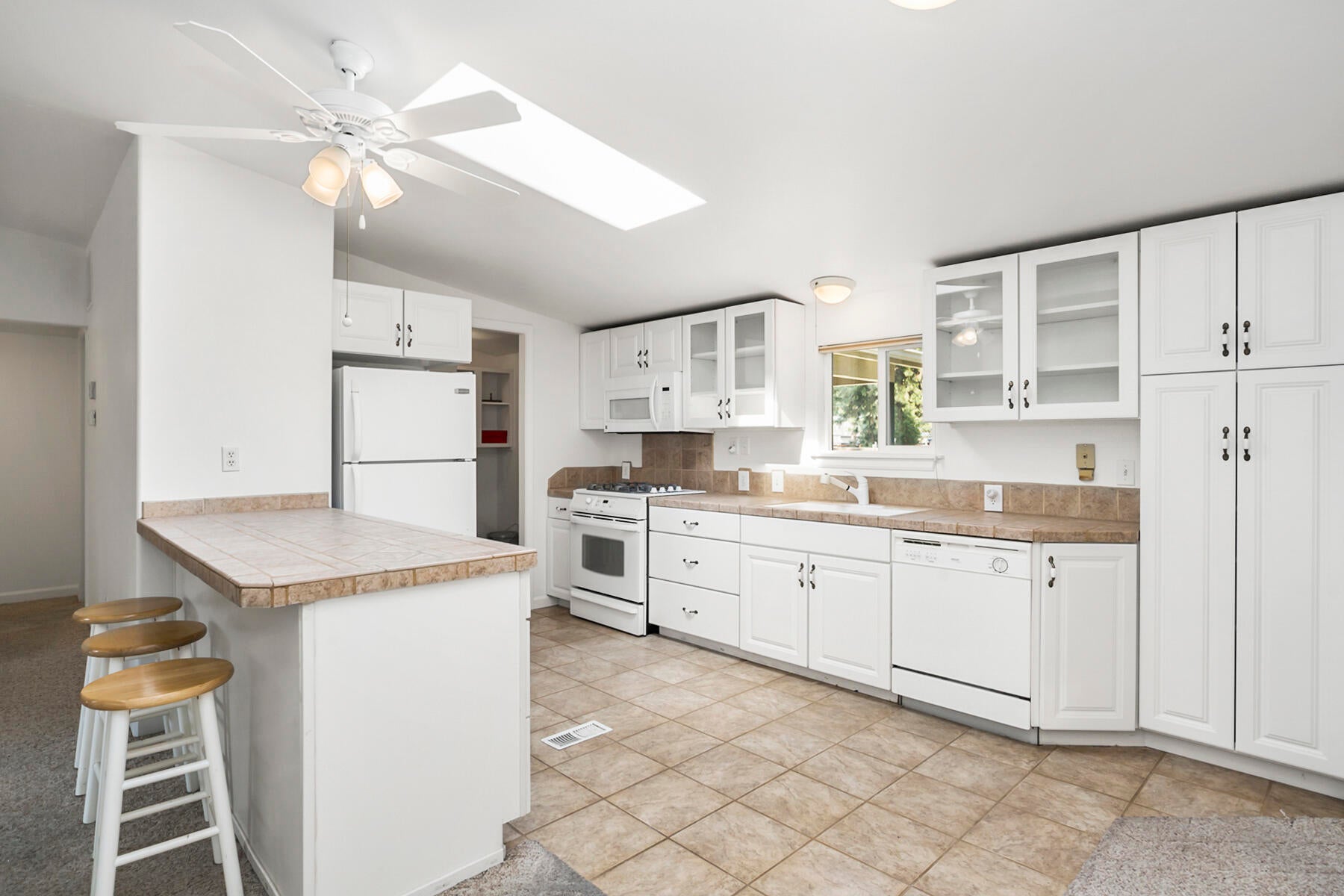 59916 Navajo Road Bend, OR 97702 - Photo 5 of 26 JH5_4260