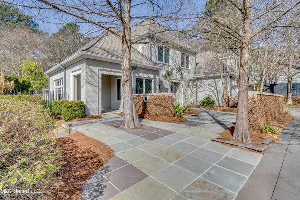 $975,000 | 2 Waterstone Place, Jackson, MS 39211