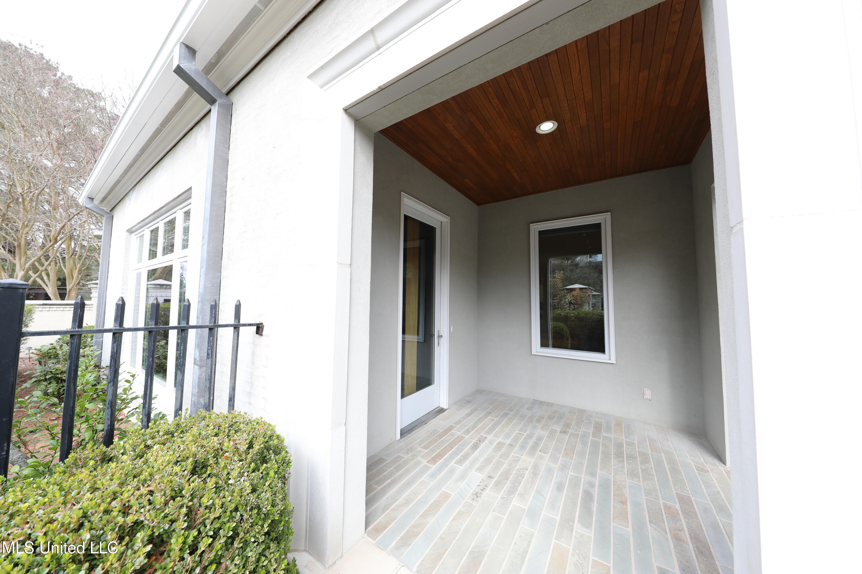 2 Waterstone Place Jackson, MS 39211 - Photo 4 of 81 4