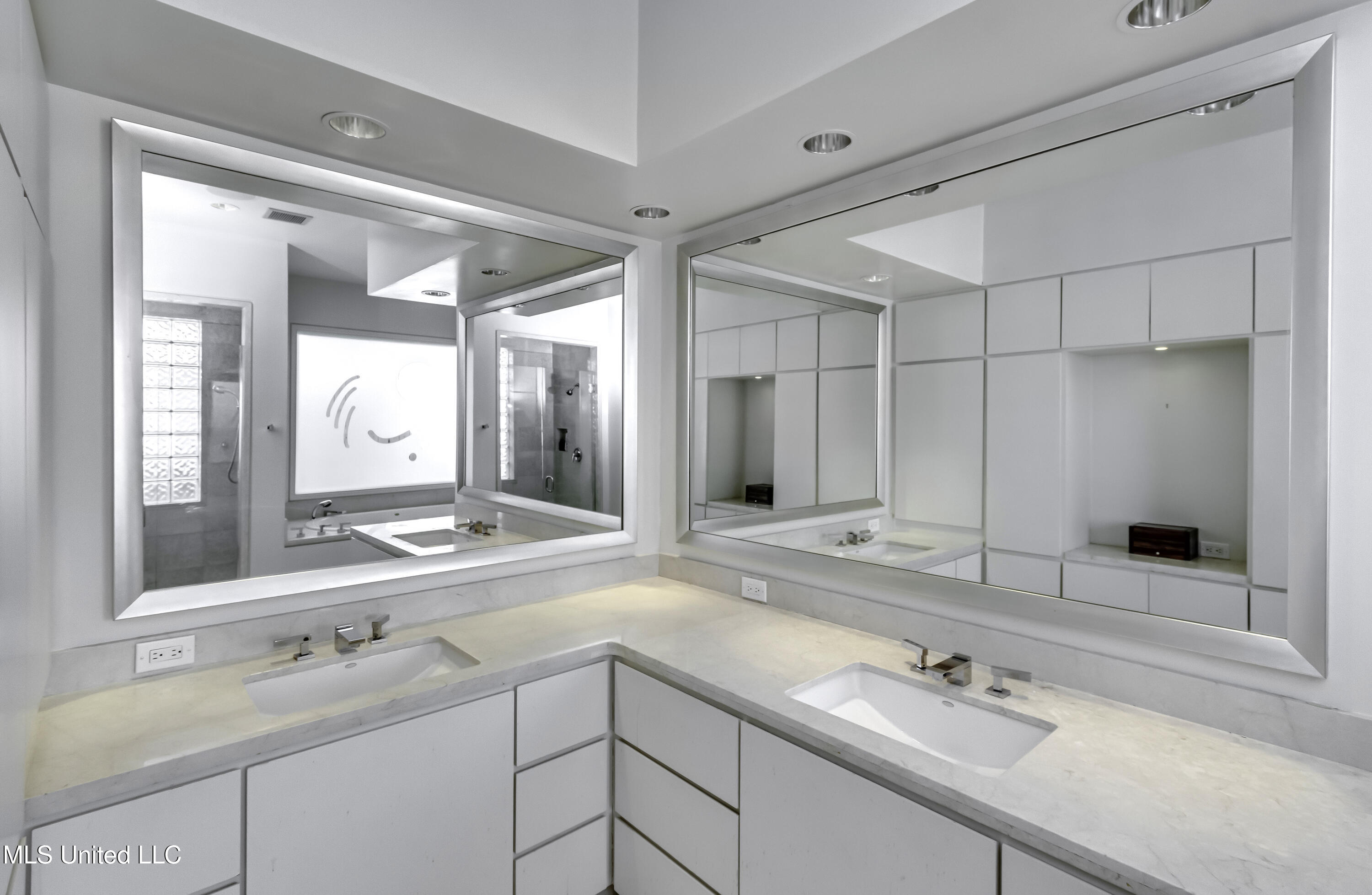 2 Waterstone Place Jackson, MS 39211 - Photo 52 of 81 Primary Bathroom