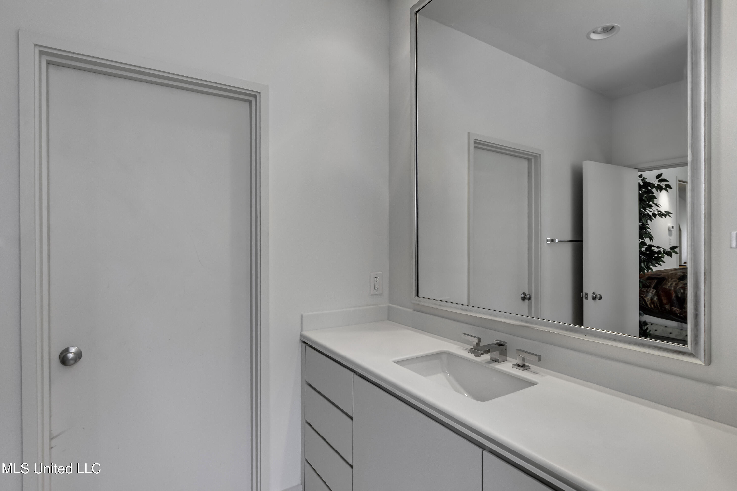 2 Waterstone Place Jackson, MS 39211 - Photo 67 of 81 Ensuite Bath