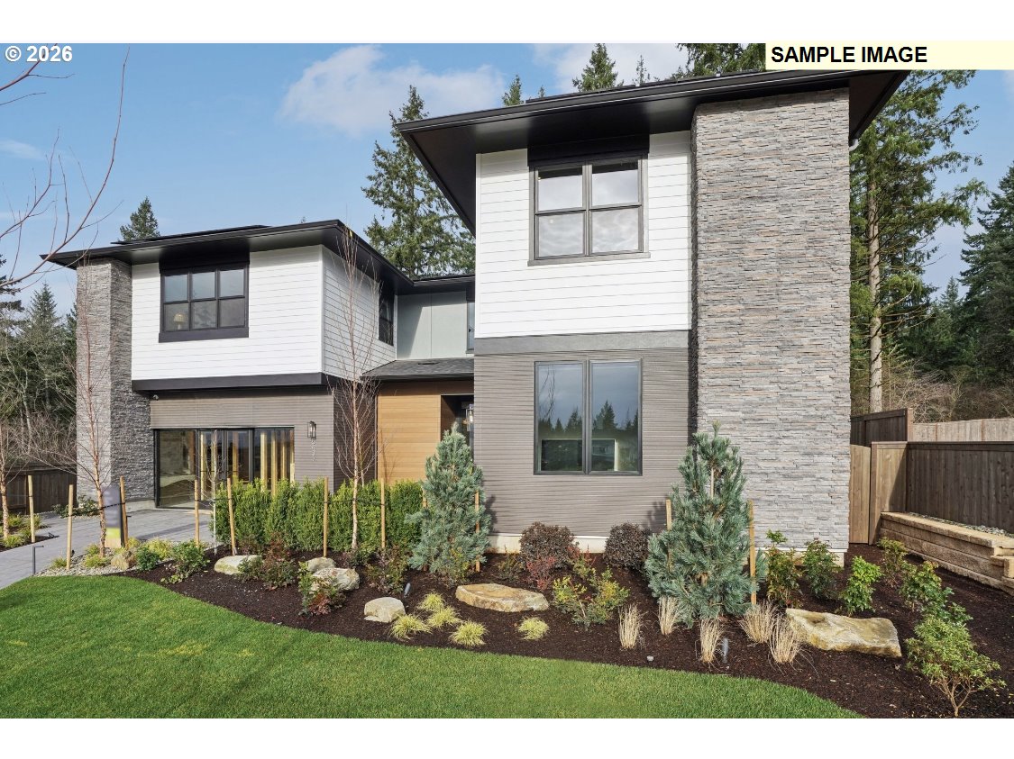 a view of a house with backyard and garden