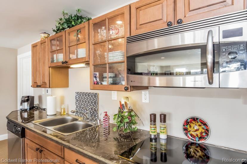 24901 Reeds Pointe Drive, Unit 16 Novi, MI 48374 - Photo 39 of 50 Kitchen 2