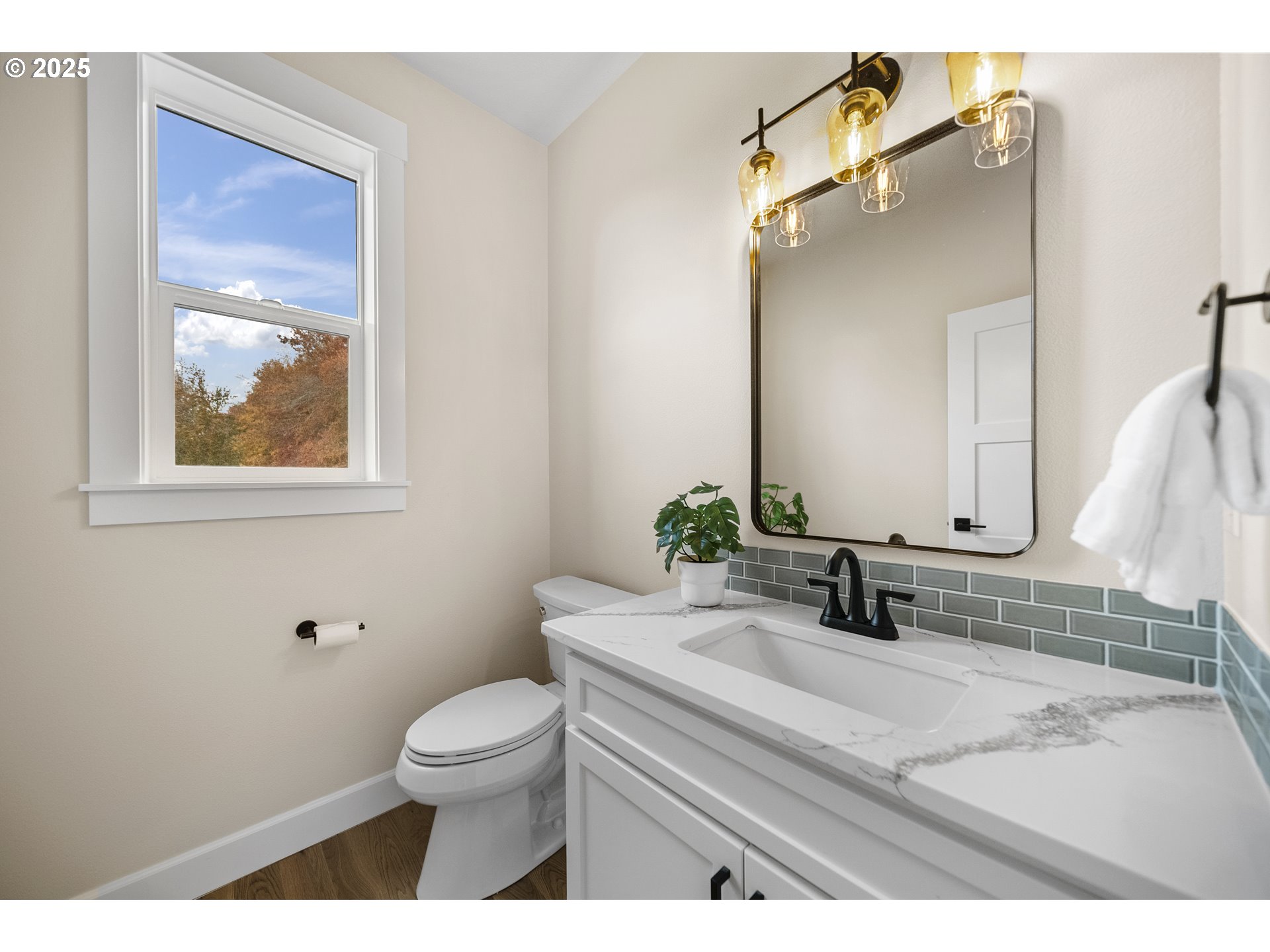 3813 Southwest McKinley Street Gresham, OR 97080 - Photo 13 of 46 Bathroom