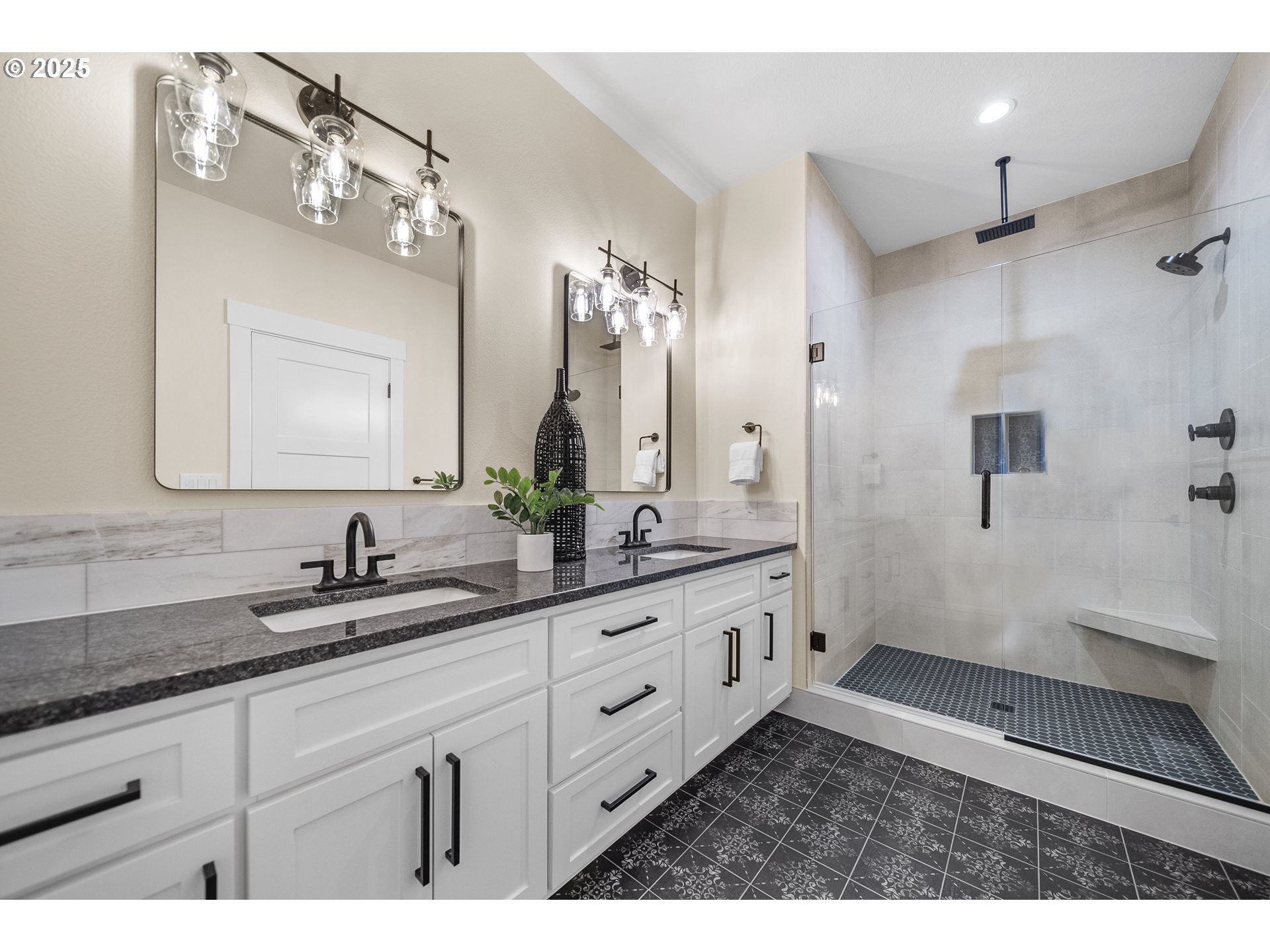 3813 Southwest McKinley Street Gresham, OR 97080 - Photo 19 of 46 Bathroom, Attached