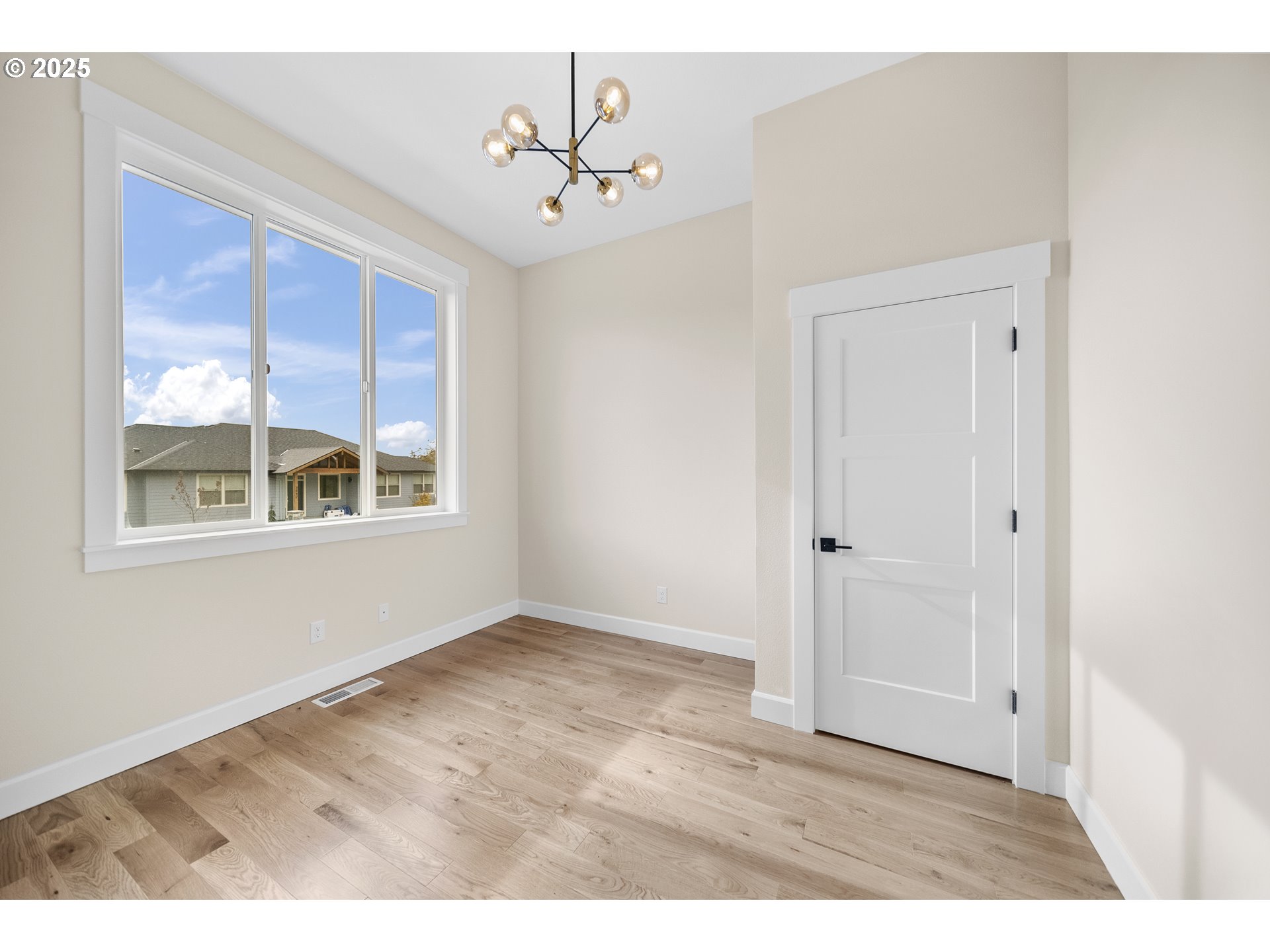 3813 Southwest McKinley Street Gresham, OR 97080 - Photo 2 of 46 Den/Office