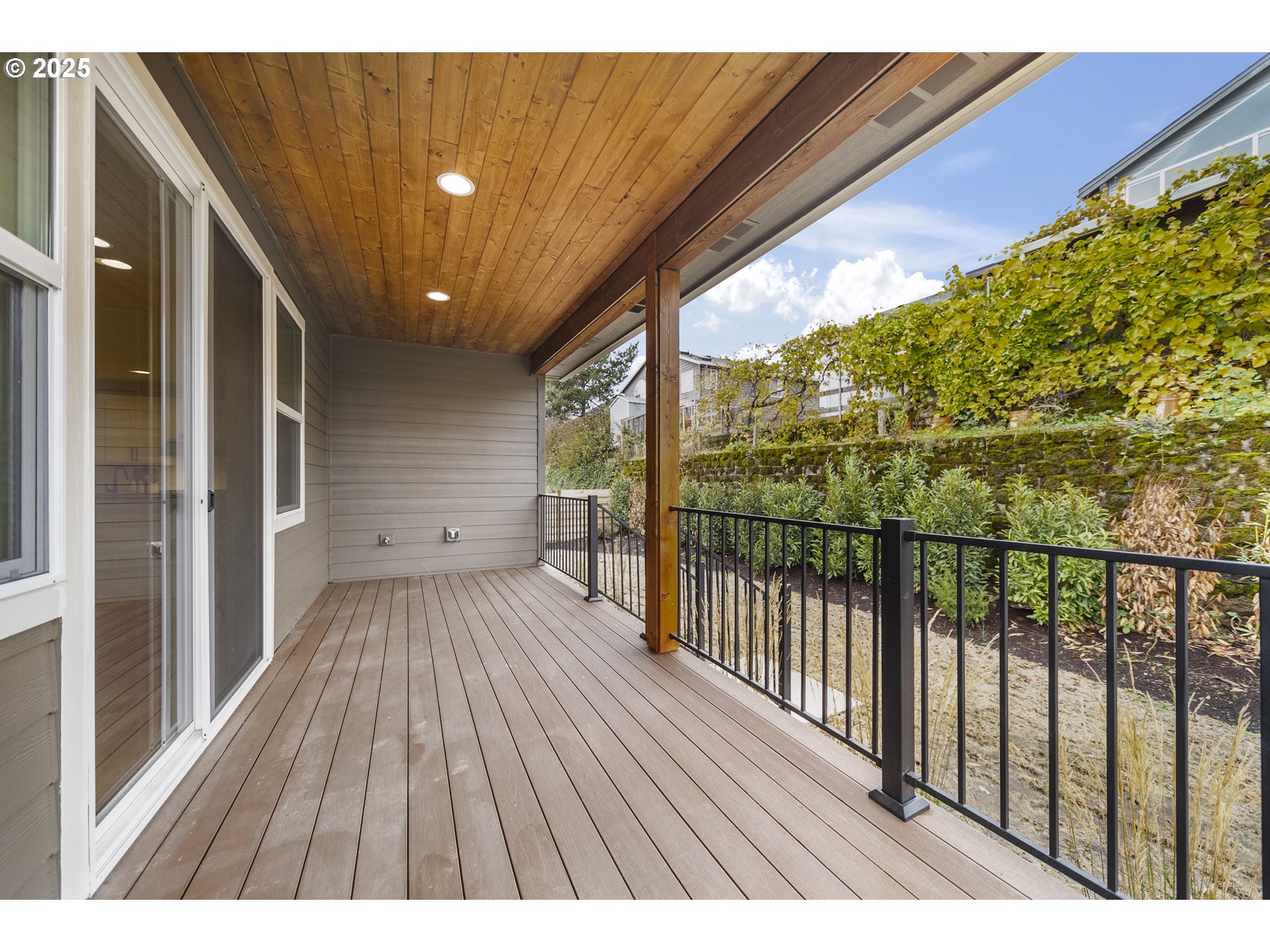 3813 Southwest McKinley Street Gresham, OR 97080 - Photo 32 of 46 Deck