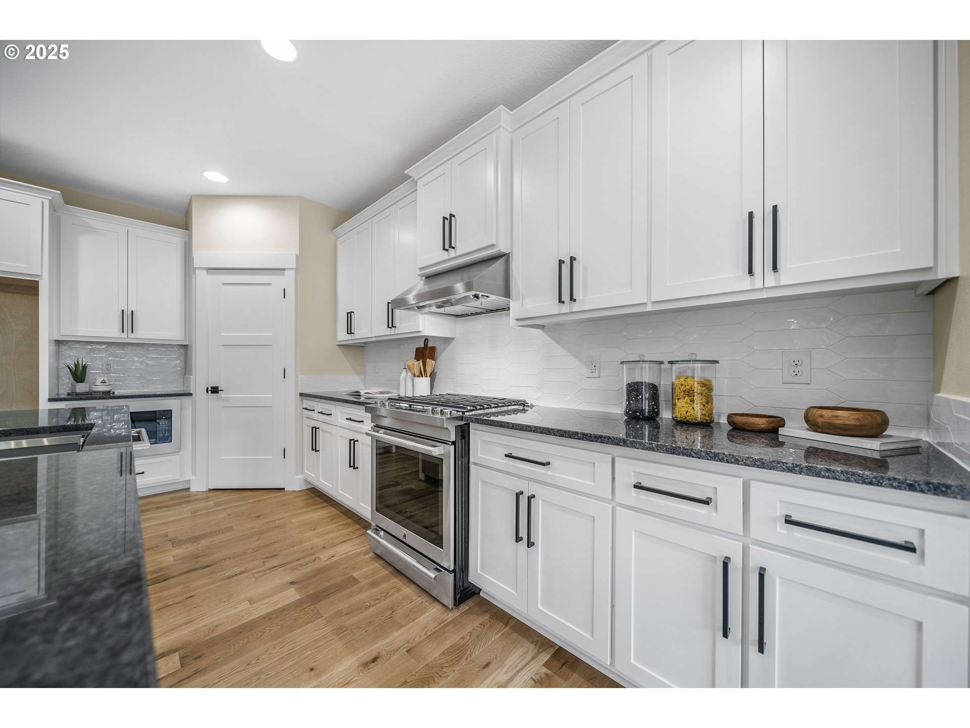 3813 Southwest McKinley Street Gresham, OR 97080 - Photo 6 of 46 Kitchen