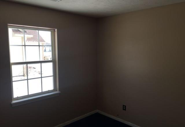 11824 Shannon Pointe Road Indianapolis, IN 46229 - Photo 5 of 6 Gallery Image 5