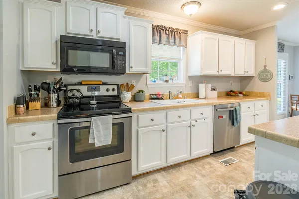 $274,900 | 1828 Pine Hollow Place, Hudson, NC 28638