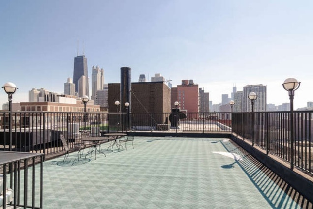 1340 North Dearborn Street, Unit 7D Chicago, IL 60610 - Photo 12 of 17 a view of a balcony with city view