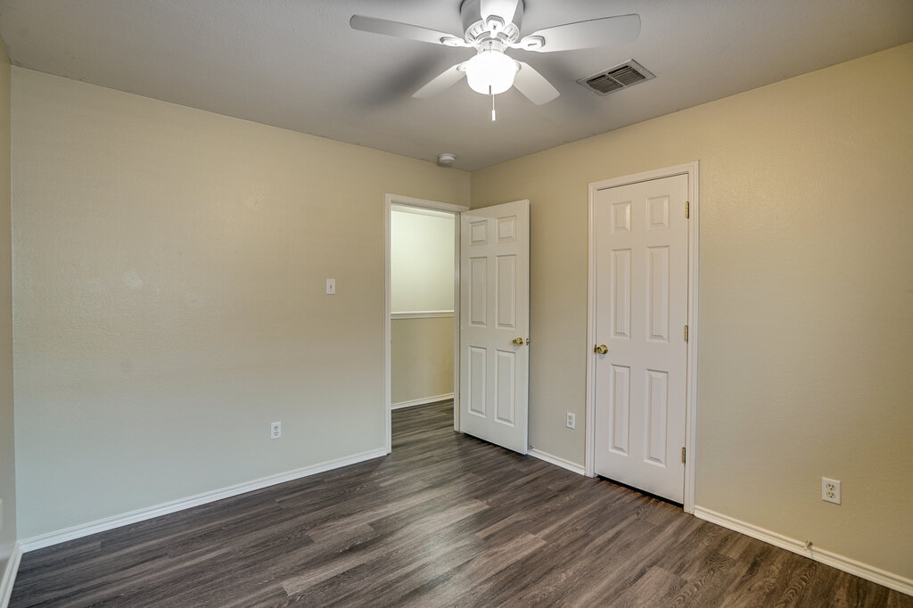 9405 Rowlands Sayle Road Austin, TX 78744 - Photo 12 of 21 Gallery Image 12