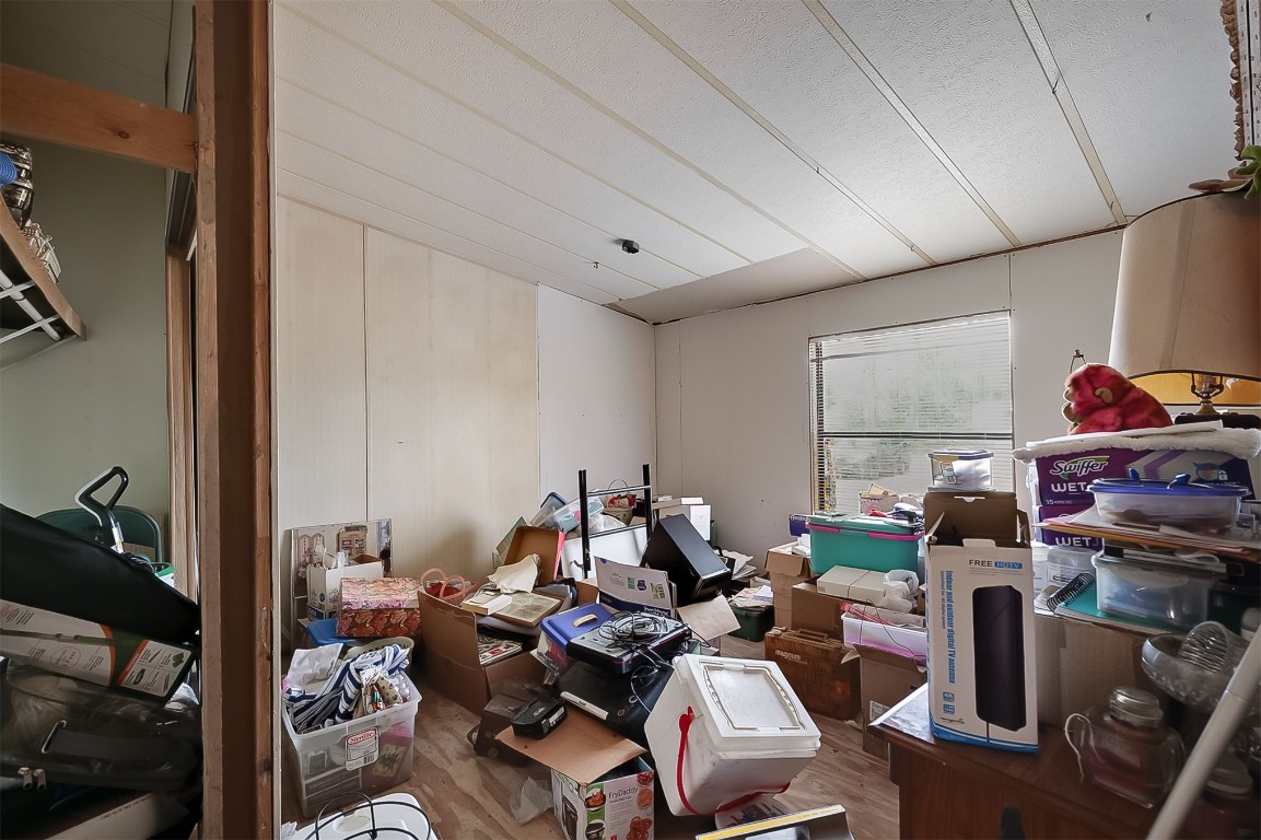 85110 Theresa Road Yulee, FL 32097 - Photo 17 of 24 a room with furniture