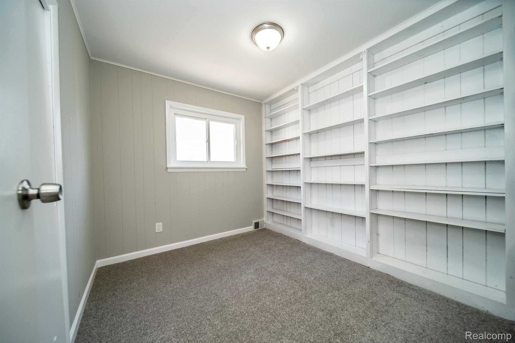 8233 Stephens Road Center Line, MI 48015 - Photo 36 of 48 Gallery Image 36