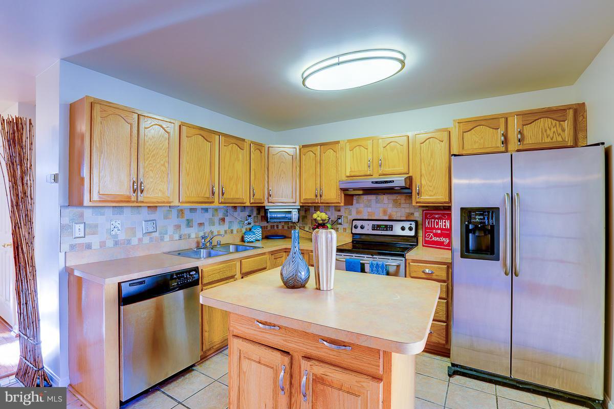 3217 Kelox Road Baltimore, MD 21207 - Photo 10 of 27 Kitchen