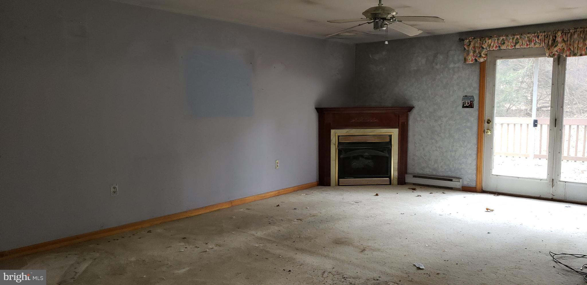 25225 Cascade Road Cascade, MD 21719 - Photo 2 of 14 living room
