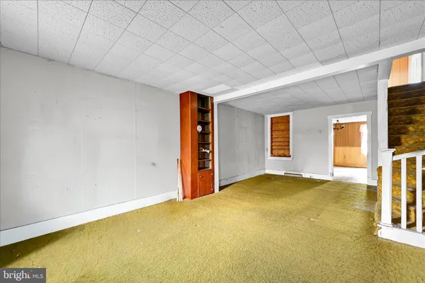 a view of empty room with a window