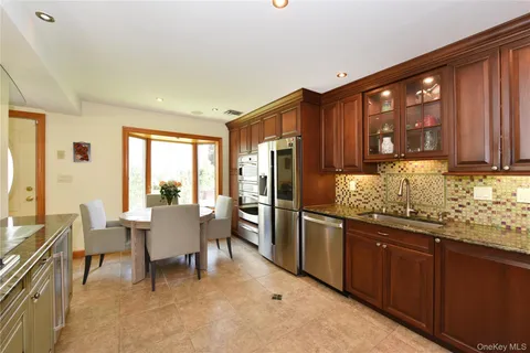 $1,699,998 | 3 Joy Drive, Manhasset Hills, NY 11040