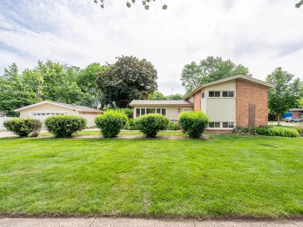 $439,900 | 274 Pleasant Hill Boulevard, Palatine, IL 60067