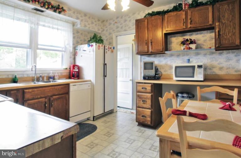 1616 Alston Road Towson, MD 21204 - Photo 15 of 30 Kitchen