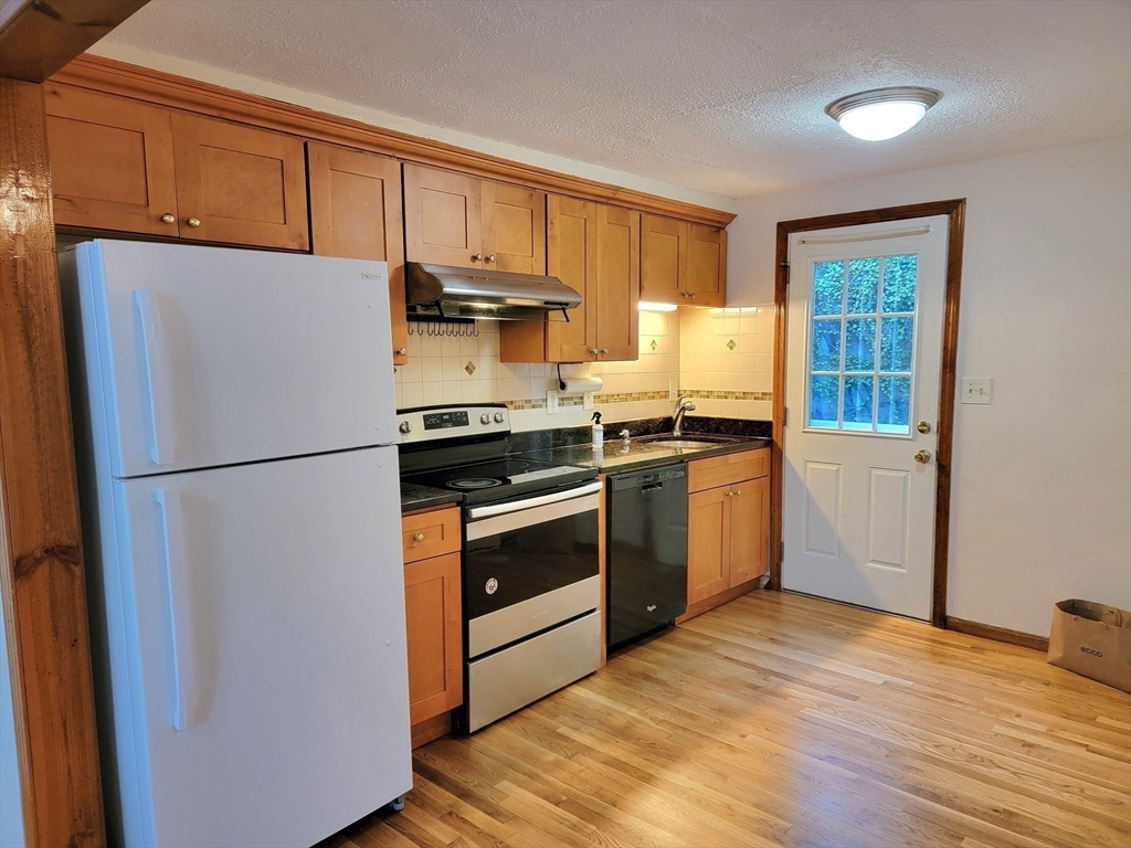 18 Apthorp Street, Unit E Quincy, MA 02170 - Photo 4 of 13