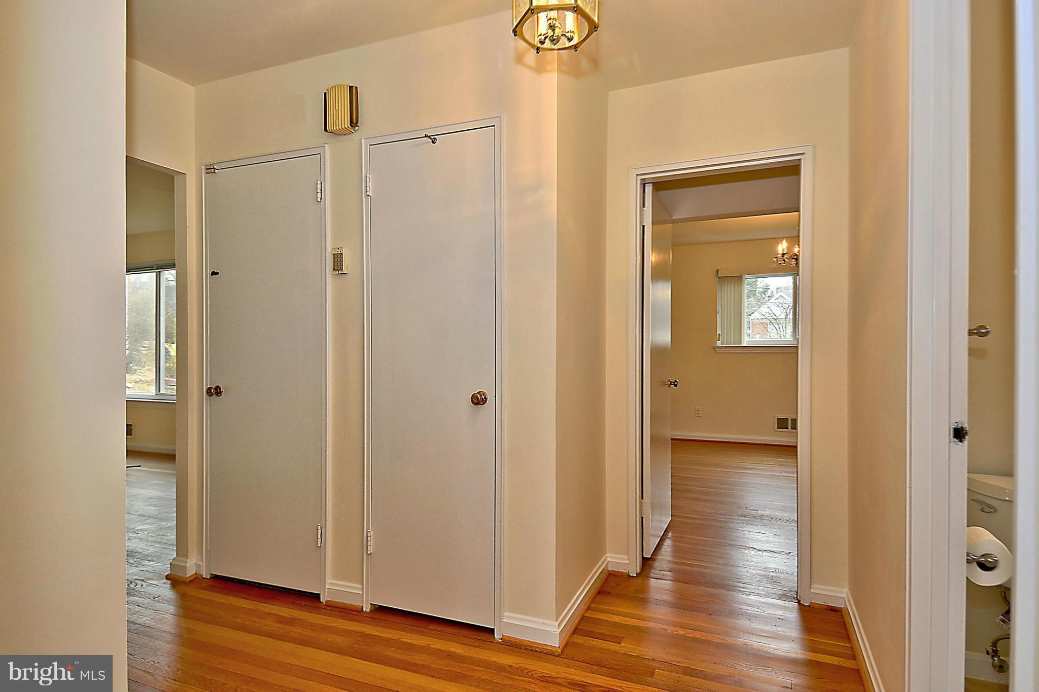 1605 Wilson Place Silver Spring, MD 20910 - Photo 12 of 30 Interior (General)