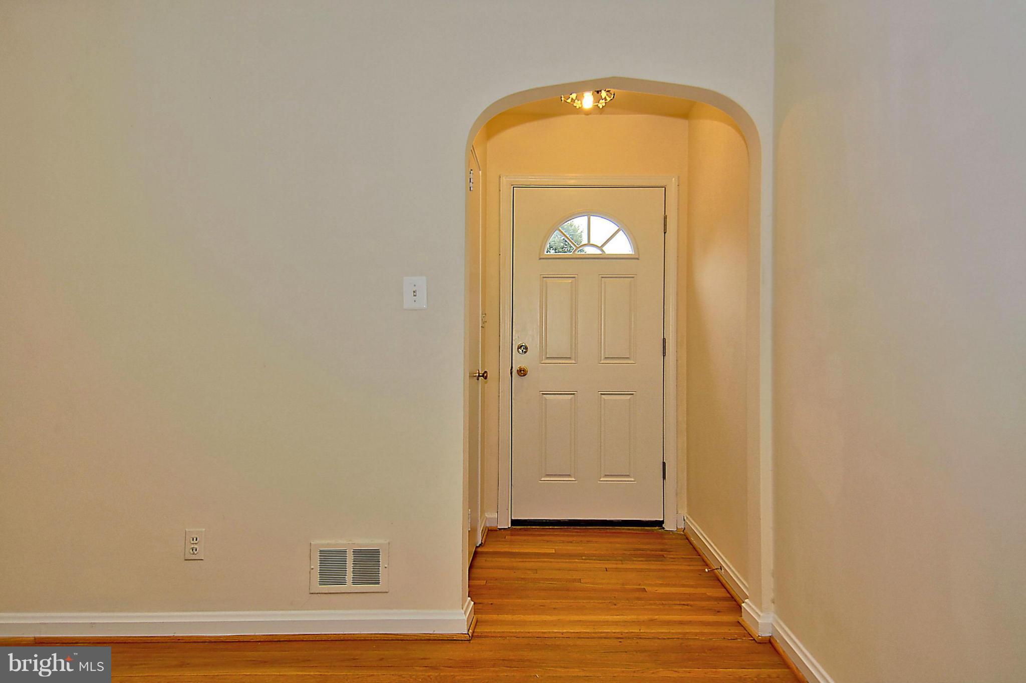 1605 Wilson Place Silver Spring, MD 20910 - Photo 3 of 30 Interior (General)