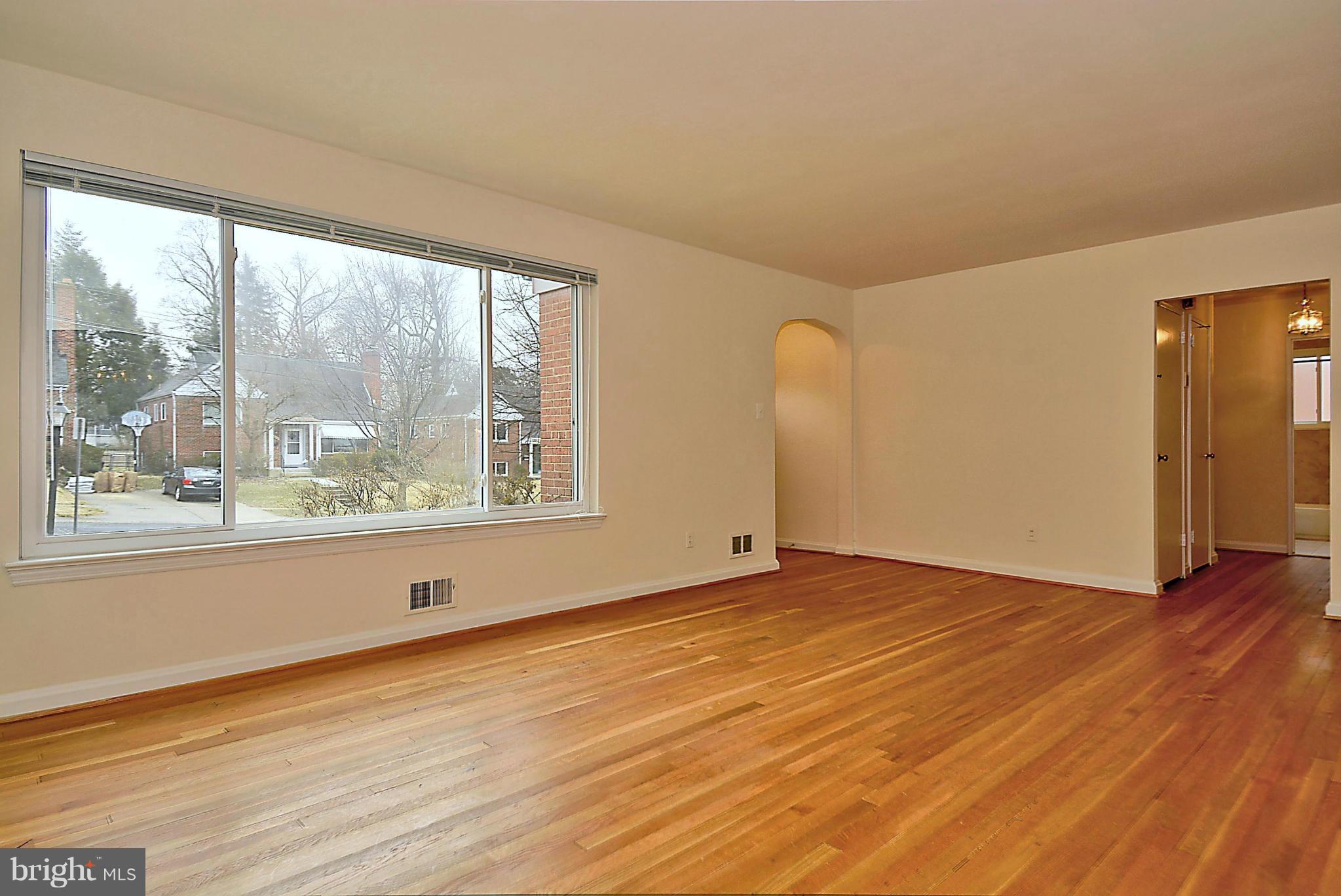 1605 Wilson Place Silver Spring, MD 20910 - Photo 4 of 30 Living Room