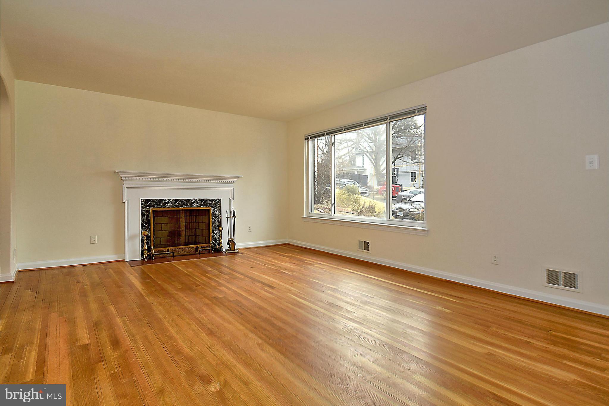 1605 Wilson Place Silver Spring, MD 20910 - Photo 5 of 30 Living Room