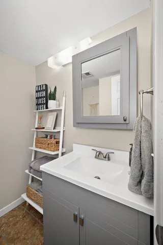 $212,500 | 4618 Cedar Lake Road, Unit 6, St. Louis Park, MN 55416