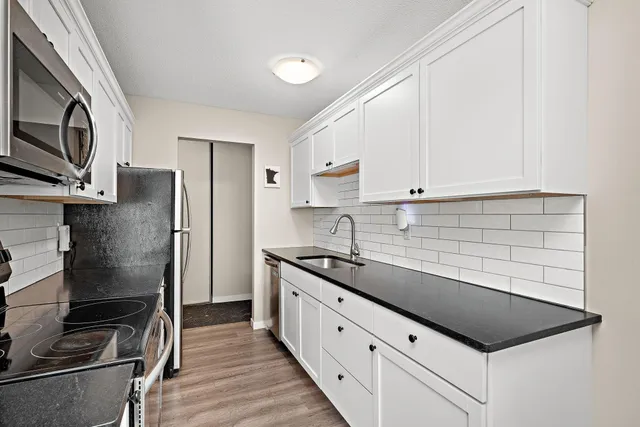 $212,500 | 4618 Cedar Lake Road, Unit 6, St. Louis Park, MN 55416