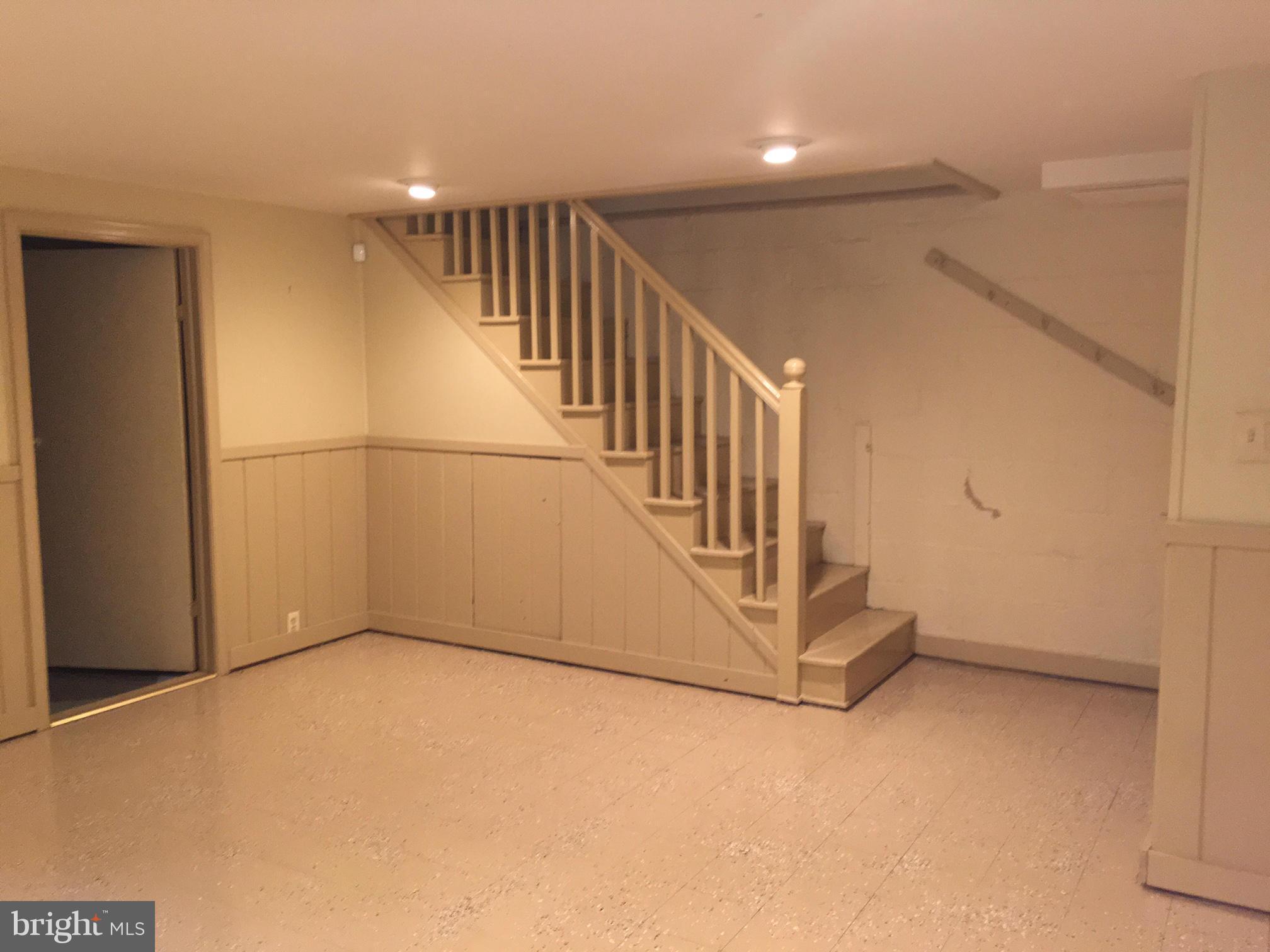 1330 Northview Road Baltimore, MD 21218 - Photo 15 of 28 Family Room