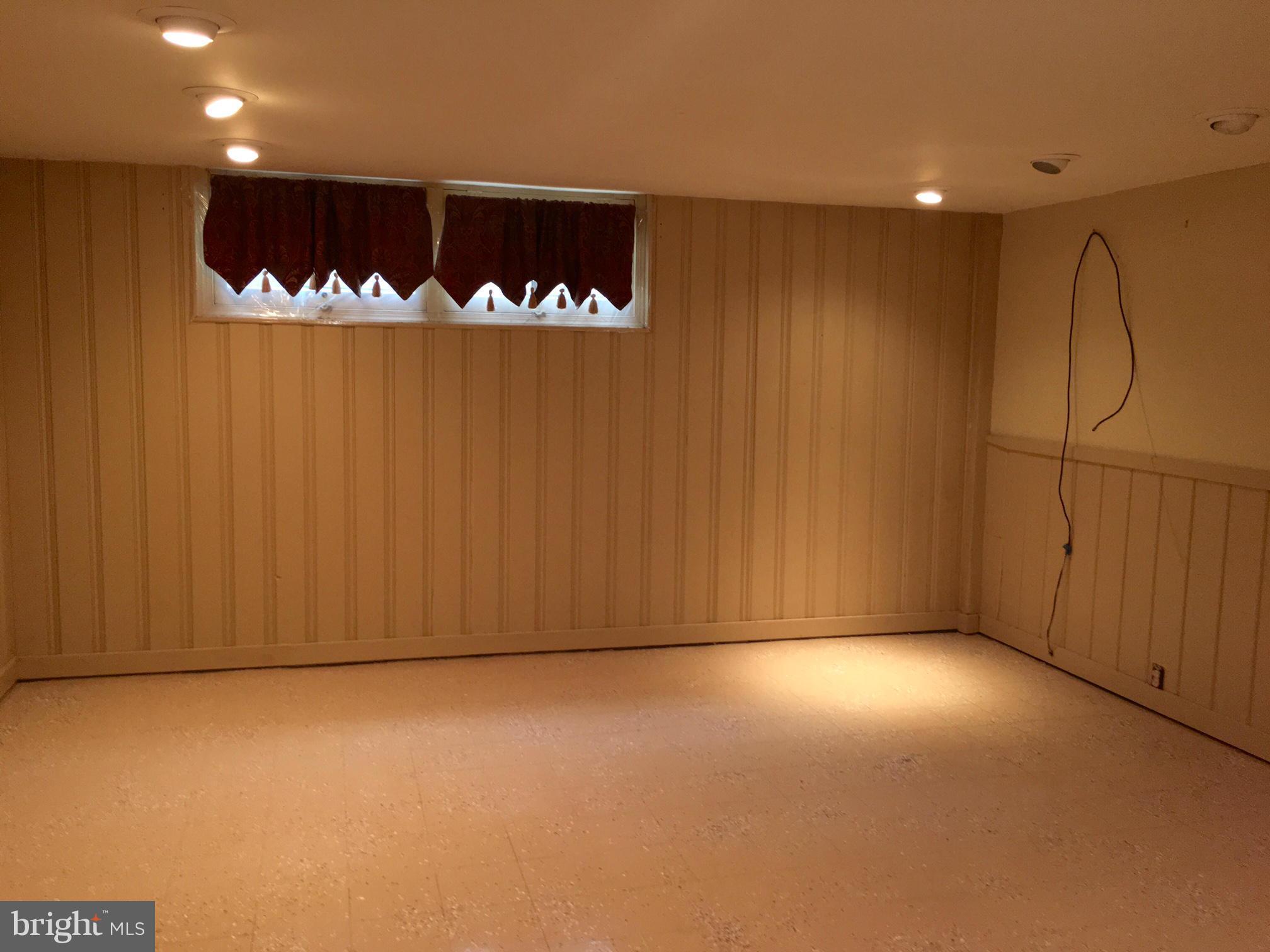 1330 Northview Road Baltimore, MD 21218 - Photo 16 of 28 Family Room