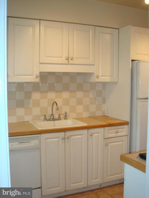 1330 Northview Road Baltimore, MD 21218 - Photo 6 of 28 Kitchen