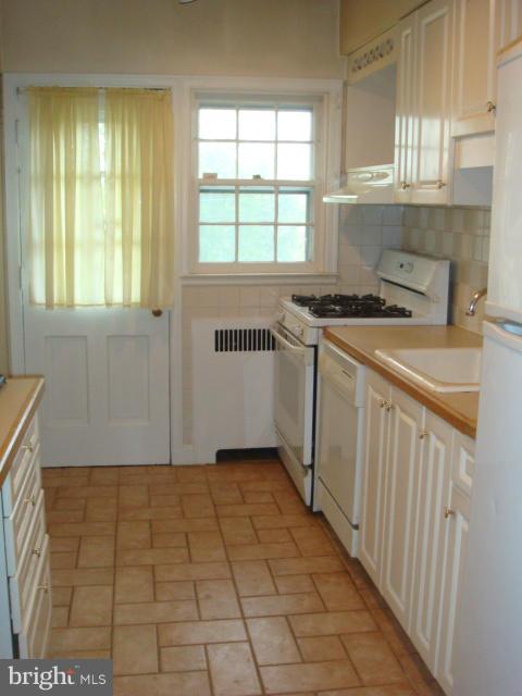 1330 Northview Road Baltimore, MD 21218 - Photo 7 of 28 Kitchen