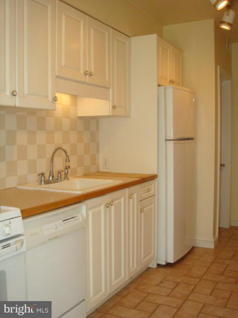 1330 Northview Road Baltimore, MD 21218 - Photo 9 of 28 Kitchen