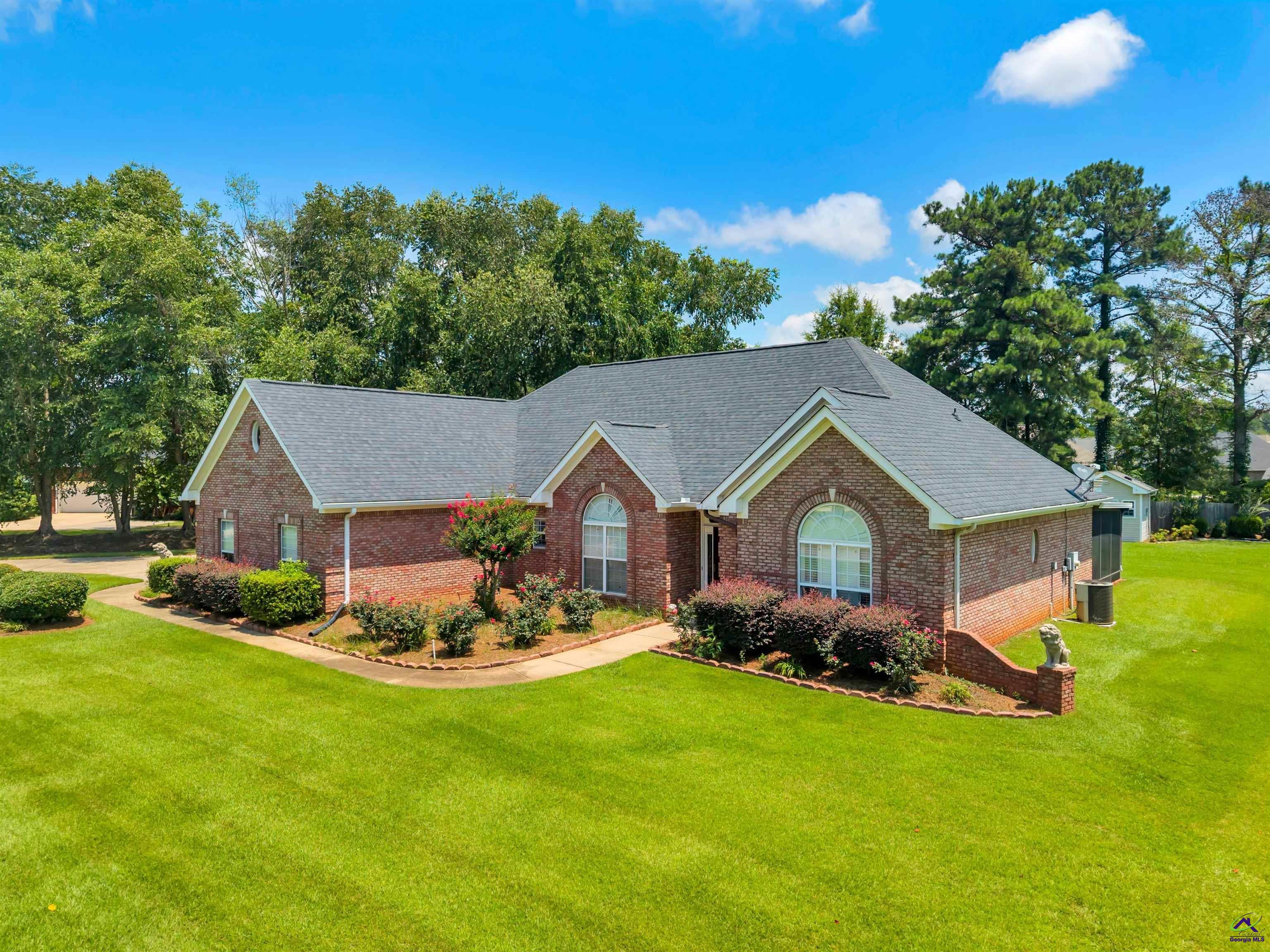 206 North Hampton Place Perry, GA 31069 - Photo 6 of 20 a view of a house with backyard and garden