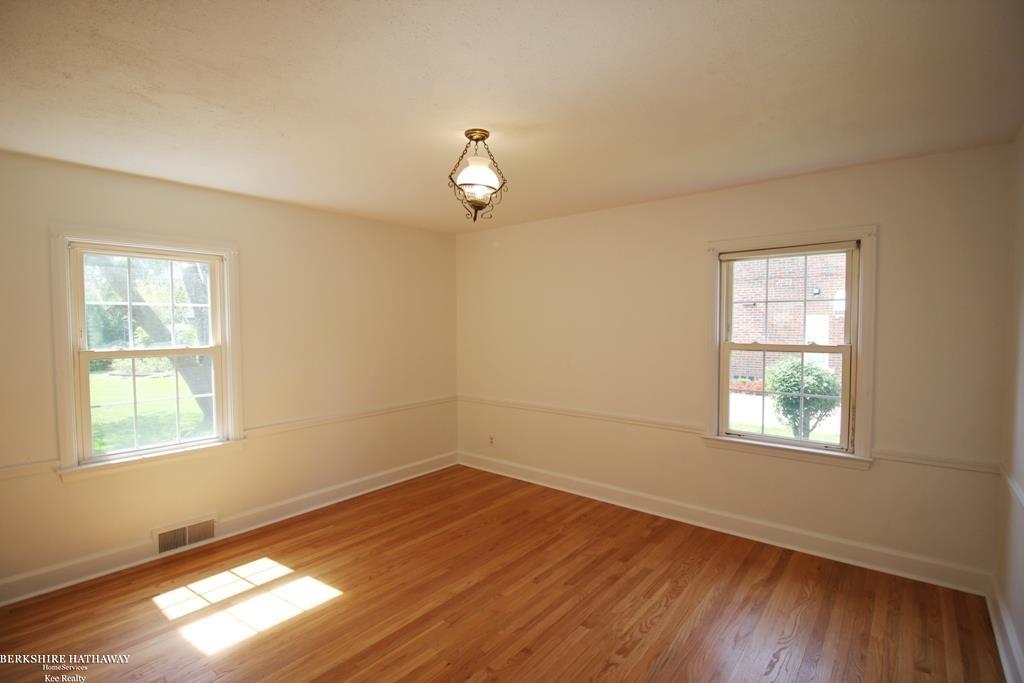 1583 Hawthorne Road Grosse Pointe Woods, MI 48236 - Photo 15 of 30