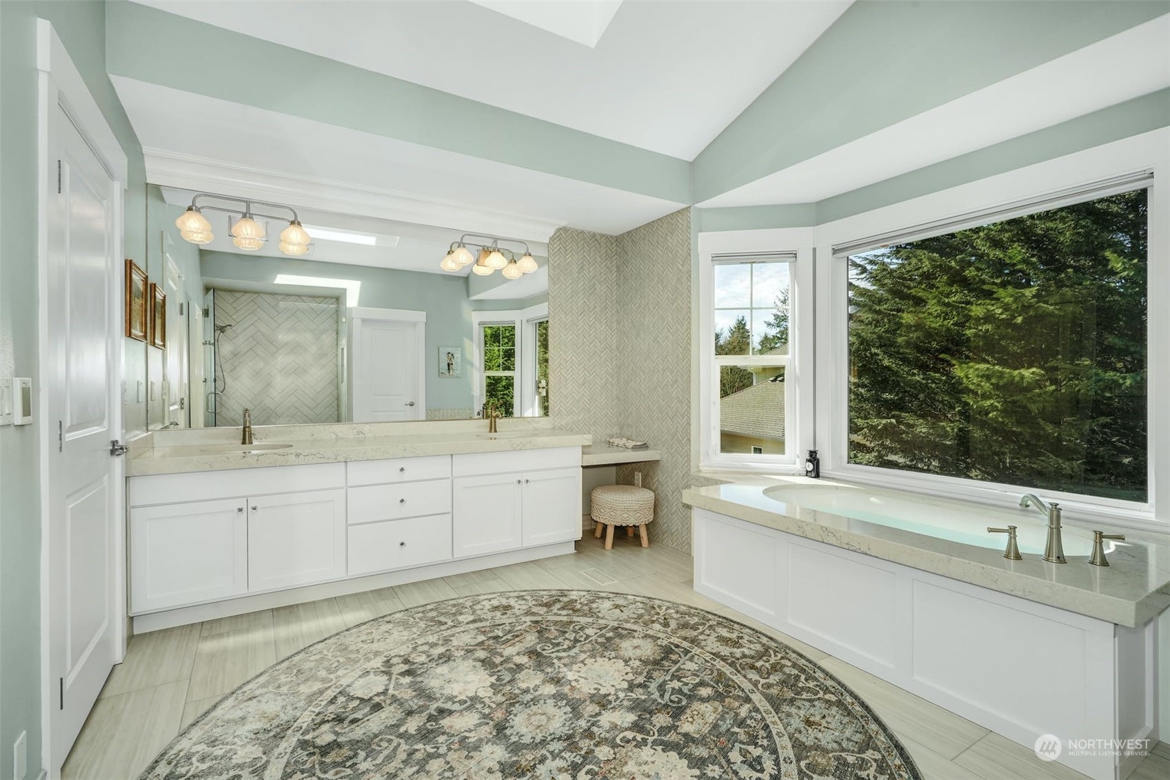 20628 Southeast 162nd Way Renton, WA 98059 - Photo 14 of 25 a spacious bathroom with a tub sink and mirror
