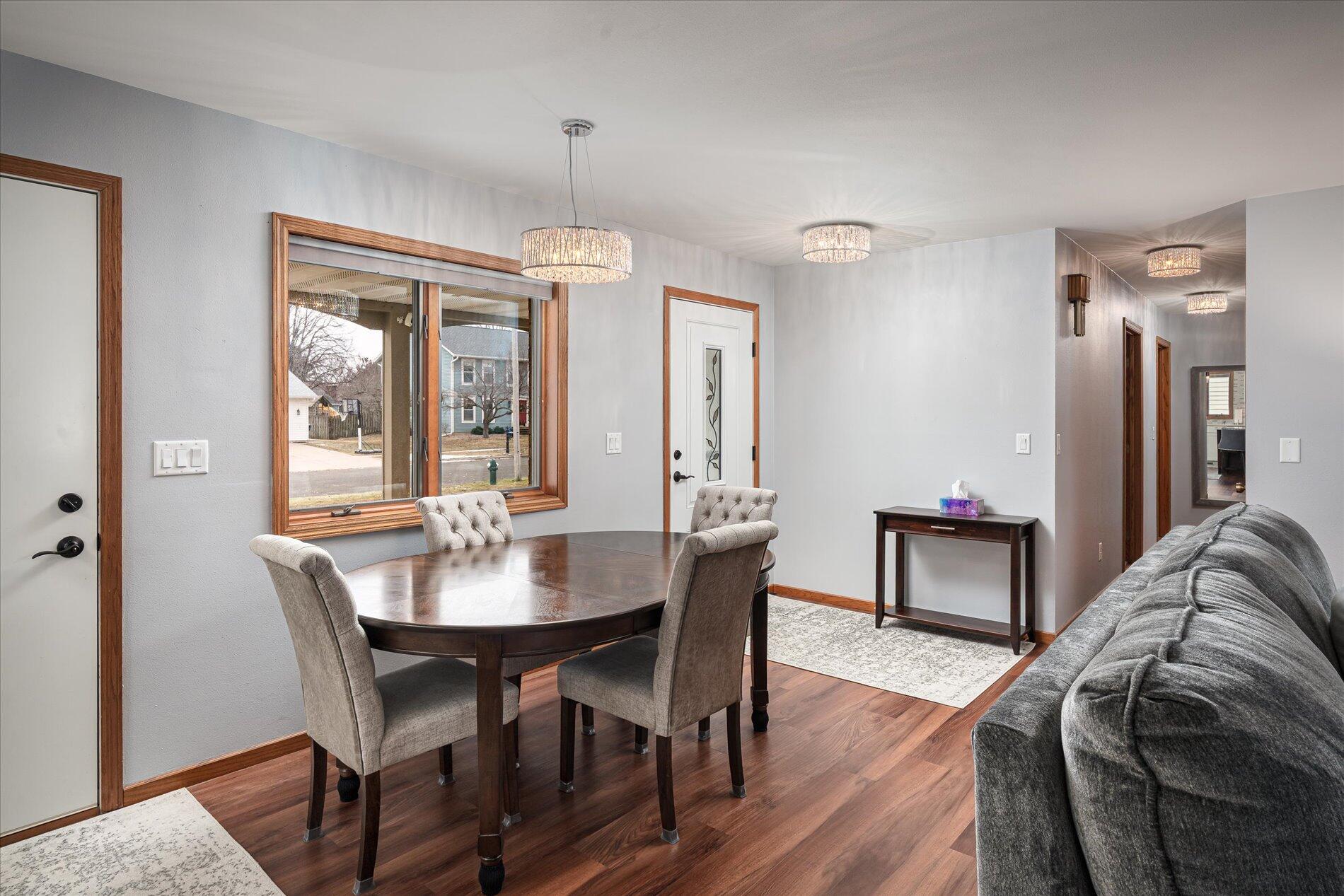 613 Ridgeview Drive Onalaska, WI 54650 - Photo 11 of 26 10 Dining Room
