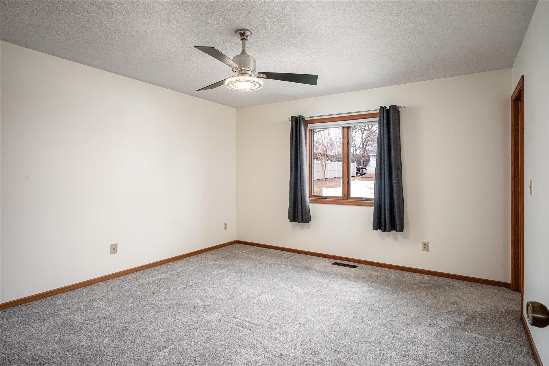 613 Ridgeview Drive Onalaska, WI 54650 - Photo 12 of 26 11 Primary Bedroom